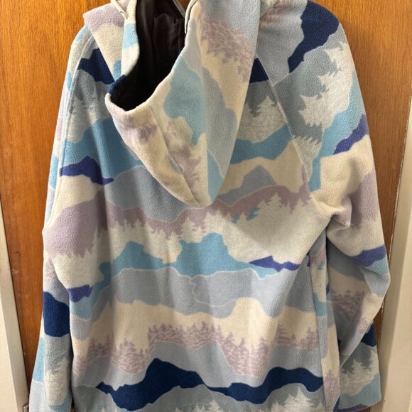 Free Nature Sweater - Picture 2 of 2